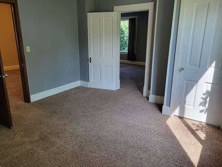 512 E Maple St — Photo 18