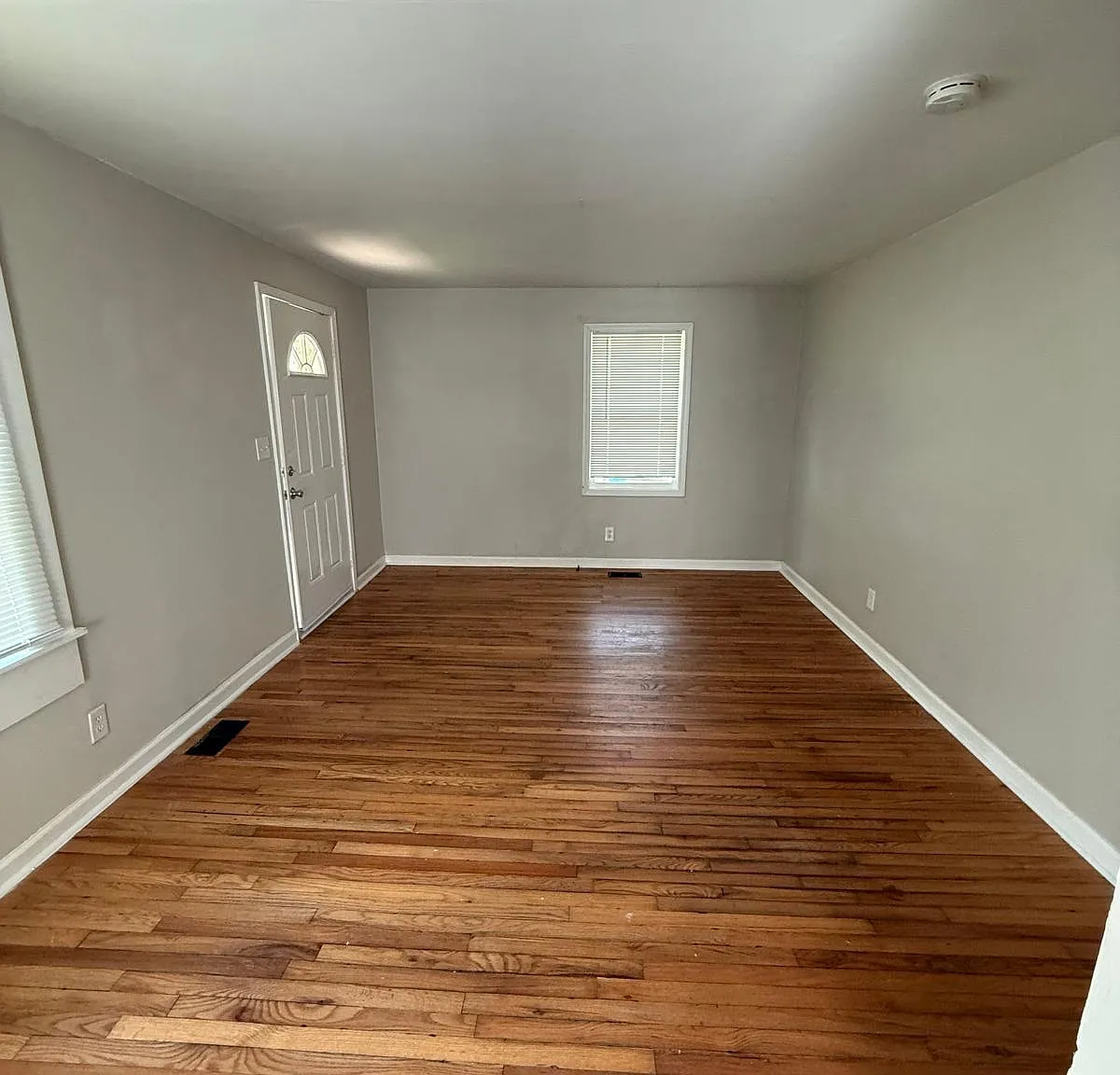 3 bed, 1100 sqft, $1,450 — Photo 3