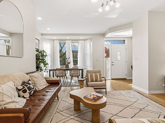 3rd image of 3850 W Wrightwood Ave APT 1