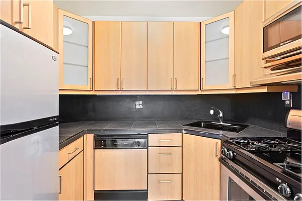 Rented by Douglas Elliman | media 2