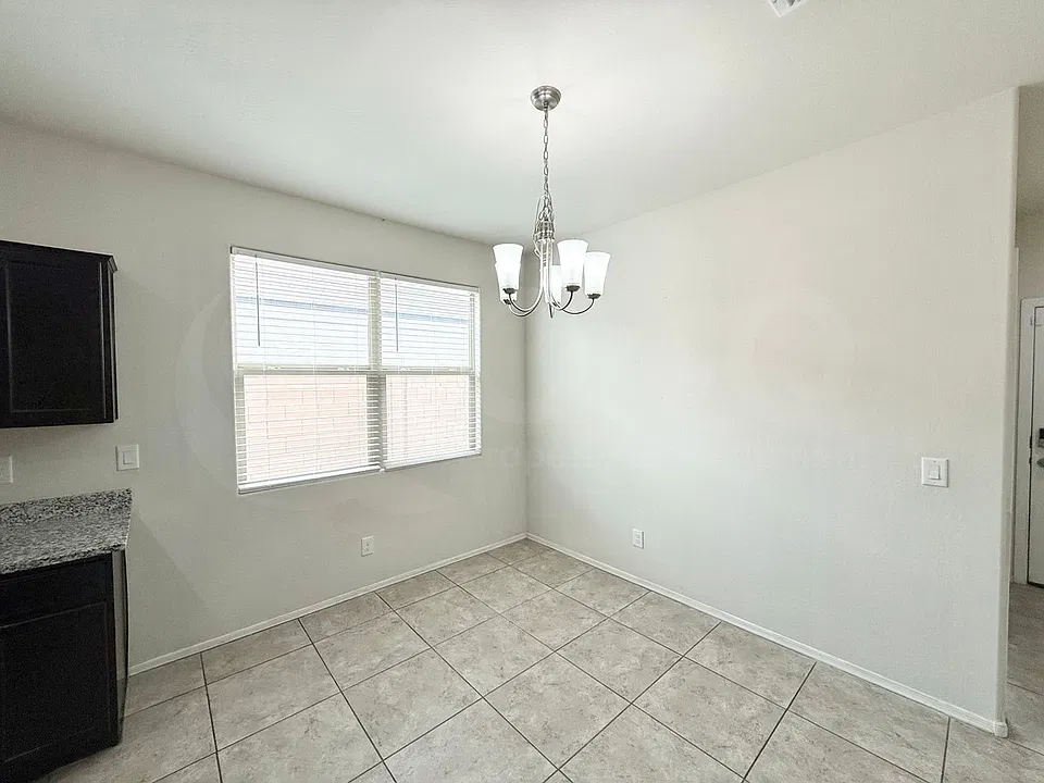 1238 E Lee Pl