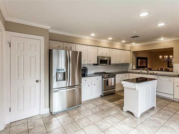 3rd image of 43 Tealwood St