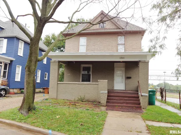 1301 W Parkside Dr, Peoria, IL 61606