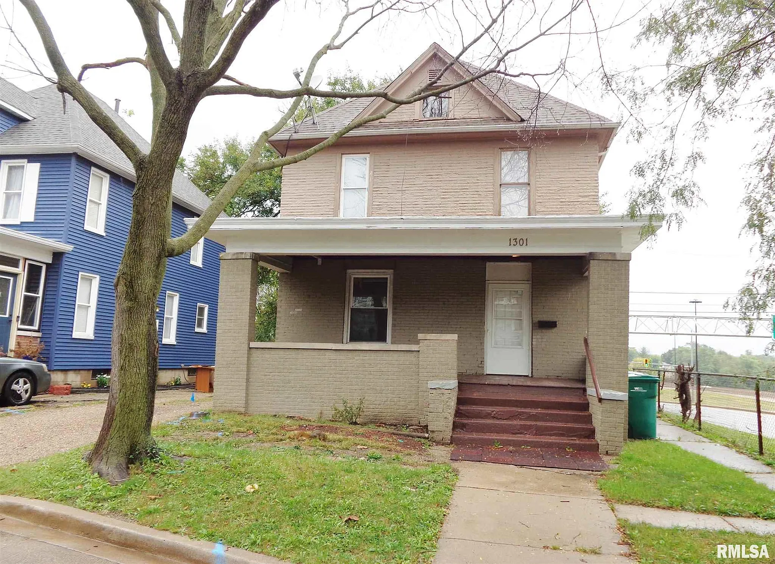 1301 W Parkside Dr photo 1