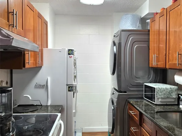 1260 Richard Ln APT 401, Honolulu, HI 96819