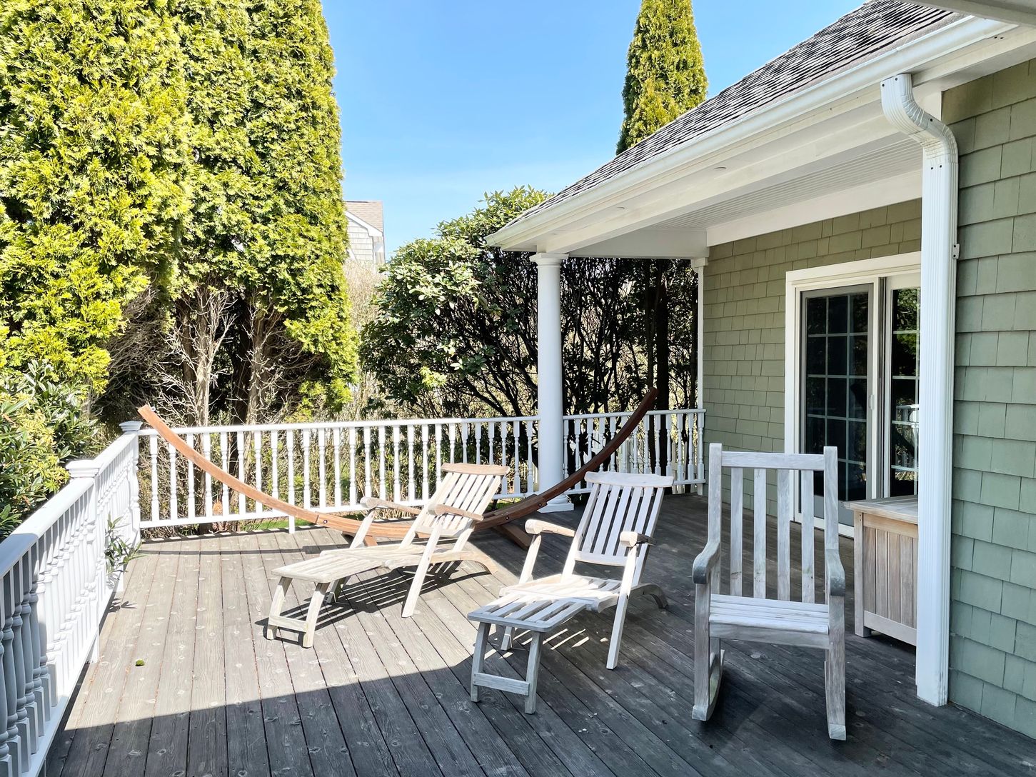  Back deck With Outdoor Furniture & Awning 