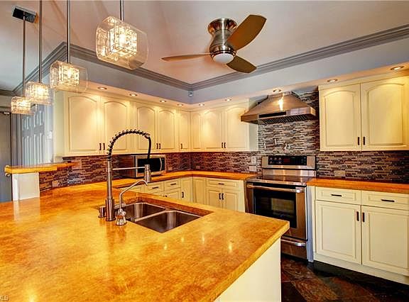 3rd image of 2508 SW 37th Ter