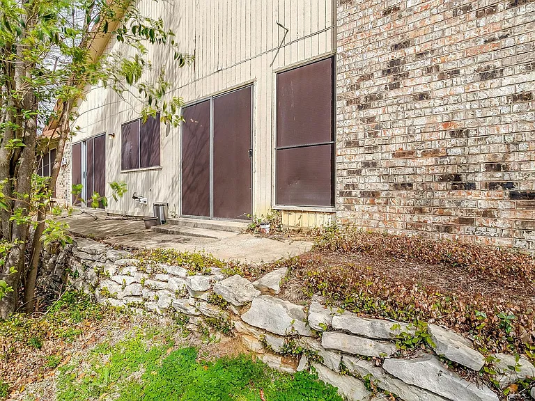5947 Chimney Wood Cir — Photo 42