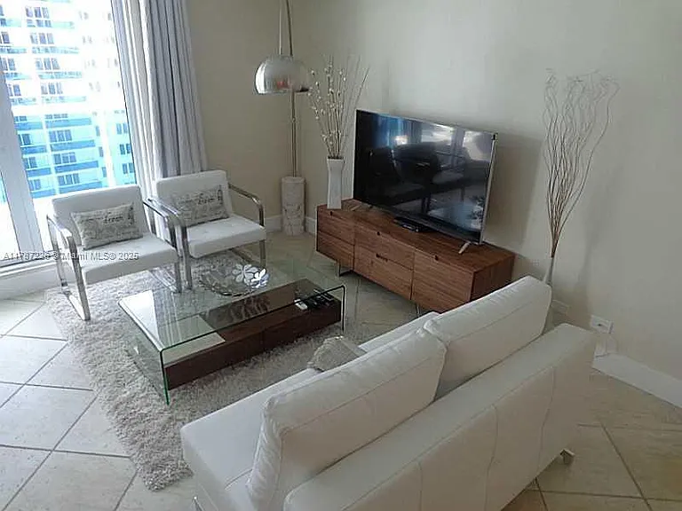 2301 Collins Ave #1221 — Photo 8