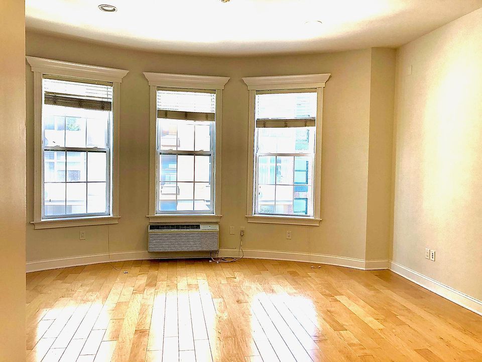 Bay windows in the living room. This is what you seen when you come home everyday.