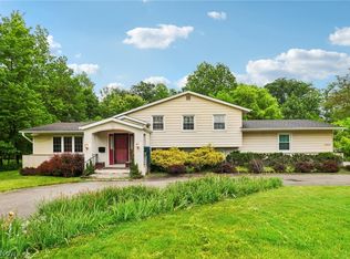 3819 Maplecrest Rd, Beachwood, OH 44122