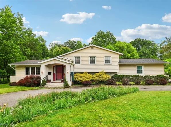 3819 Maplecrest Rd, Beachwood, OH 44122