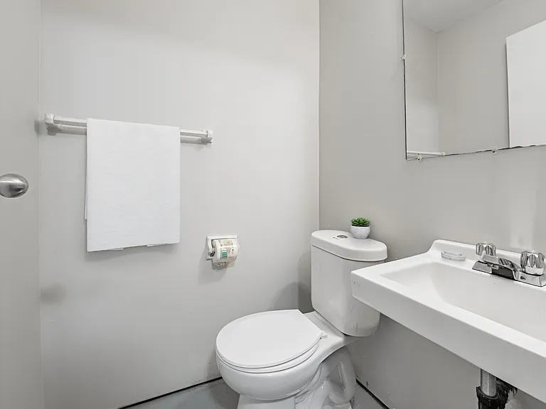 850 Wonderland Rd S #870 — Photo 5