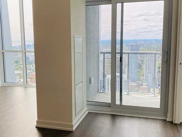 1 Yorkville Ave #4202 — Photo 2