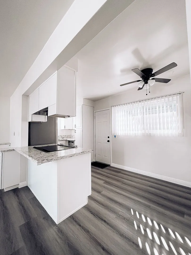 2120 Huntington Ln. — Photo 4