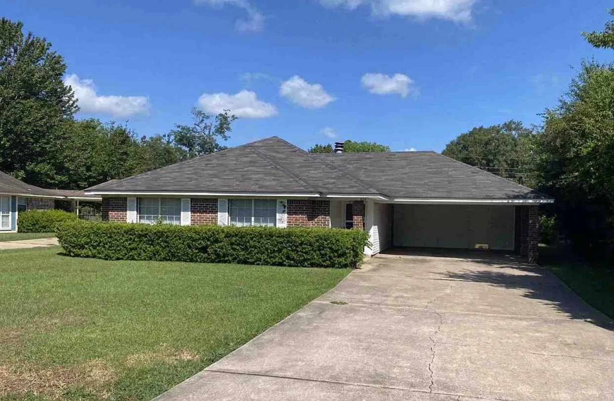 3 bed, 1383 sqft, $2,900 — Photo 1