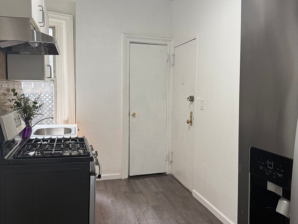 2nd image of 368 Rutland Rd APT 1F