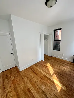 Rented by Max Apt LLC | media 18