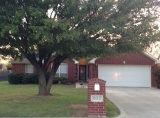 202 Meadowbrook Ln, Decatur, TX 76234