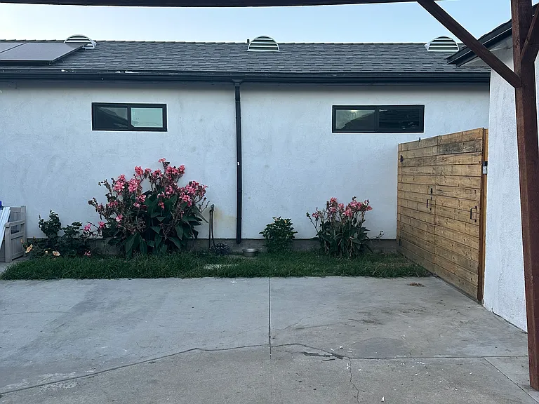 Magnolia Ave — Photo 33