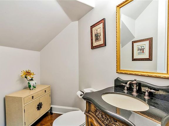 5th image of 3901 Clarke Ave