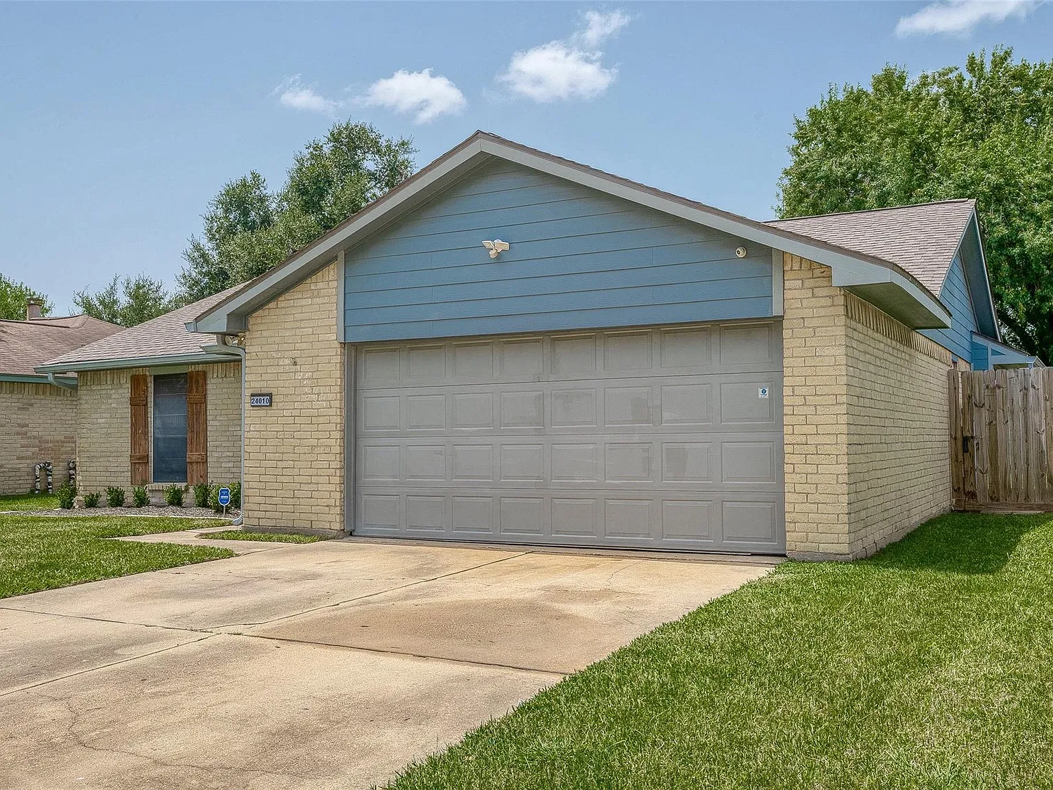 3 bed, 2.0 bath, 1217 sqft, $1,800 — Photo 4