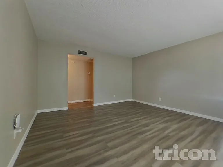 1205 E Grove Cir — Photo 3