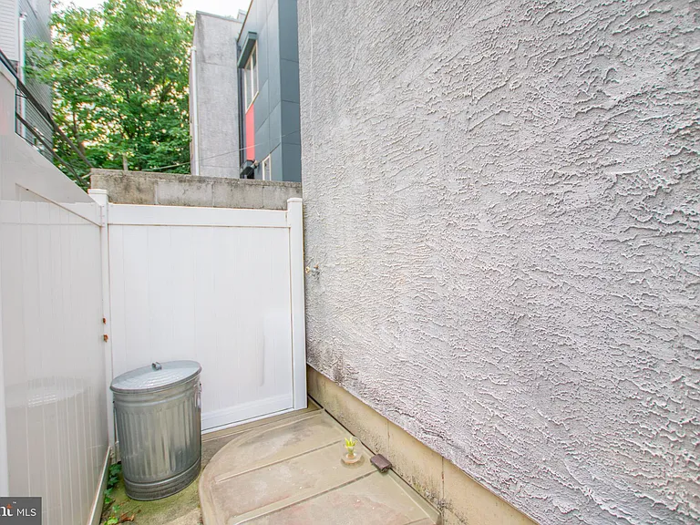 1441 S Bouvier St — Photo 8