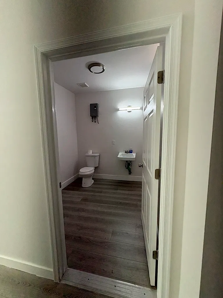 2 bed, $1,600 — Photo 4