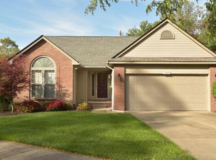 1397 Crystal Ln #1, Waterford, MI 48327