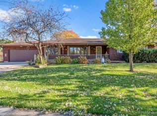 827 Hiawatha Dr, Elgin, IL 60120