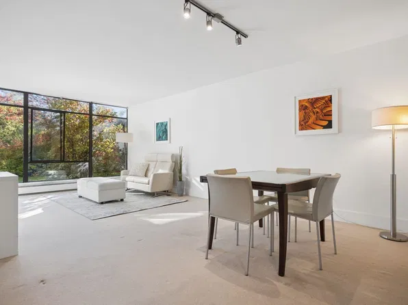 2101 McMullen Ave #111, Vancouver, BC V6L 3B4