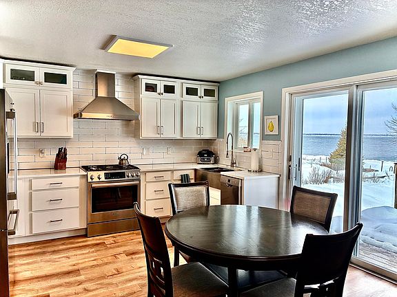 4th image of 2135 Partridge Point Rd N