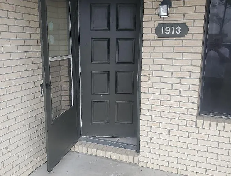 1913 Geralo Ln — Photo 1