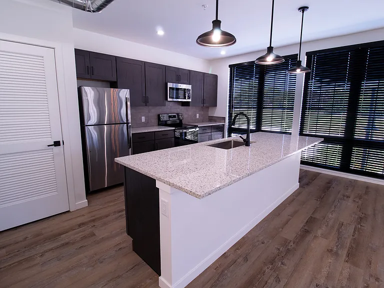 The Avalon — Photo 2