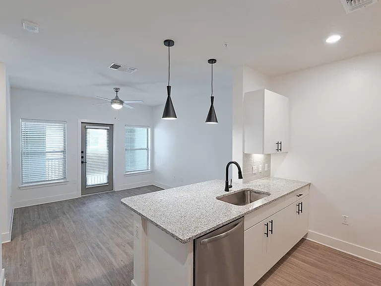 The Parian Luxury Apartments — Photo 35