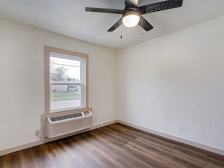 745 S Jefferson Ave Apartments — Photo 12