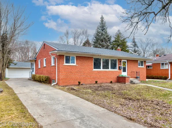 16942 Marguerite St, Beverly Hills, MI 48025