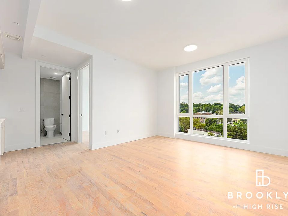 1st image of 2715 Fulton St #204