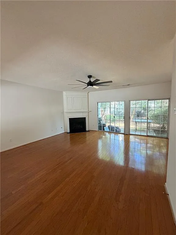 3 bed, 2.5 bath, 1370 sqft, $2,000 — Photo 4