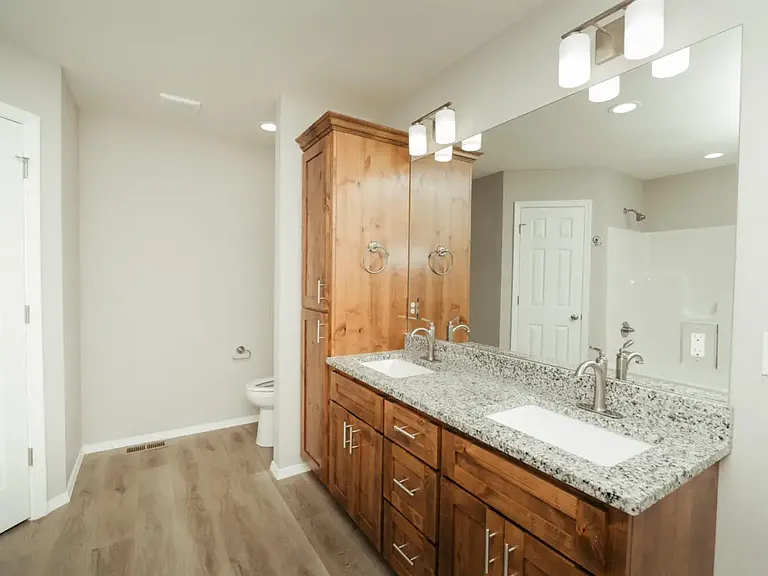 1371 E Macon St — Photo 15