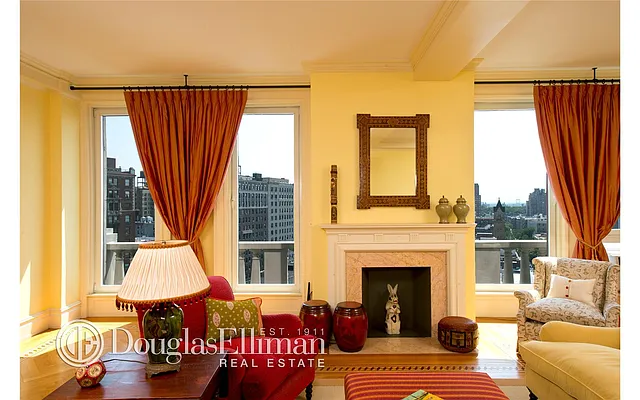 Sold by Douglas Elliman | media 21