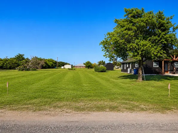 Weaver St, Itasca, TX 76055