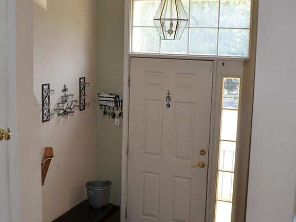 Main Floor - Entrance