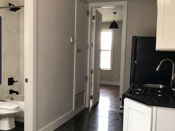 5th image of 193 Sumpter St #1