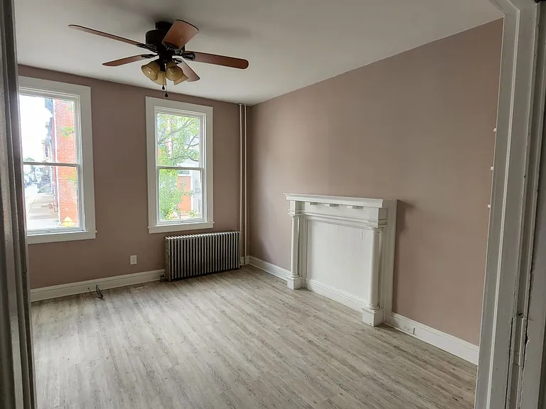 46 S Pine St — Photo 1