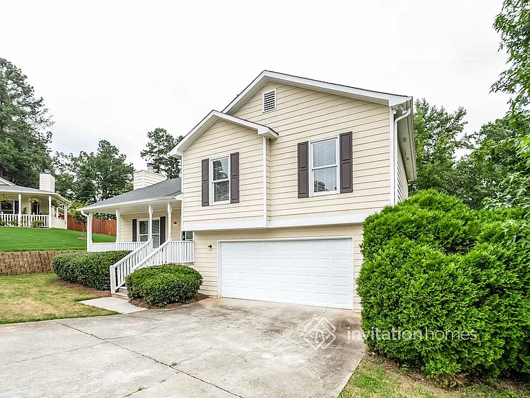715 Saddle Shoals Dr — Photo 2
