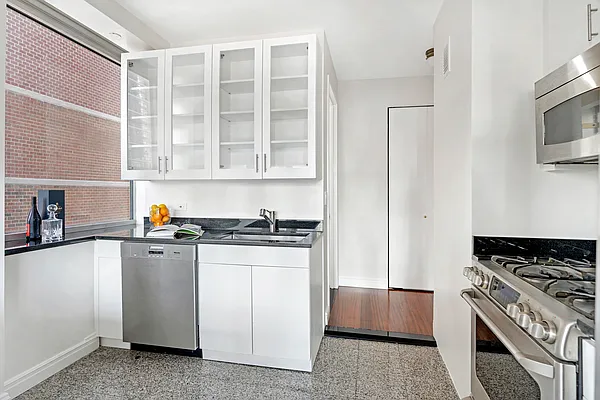 Sold by Compass | media 6