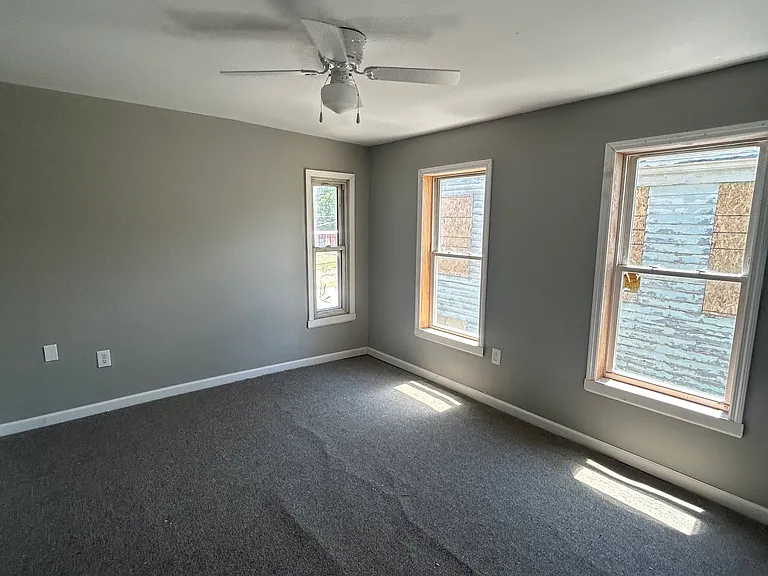 302 S 6th St — Photo 3
