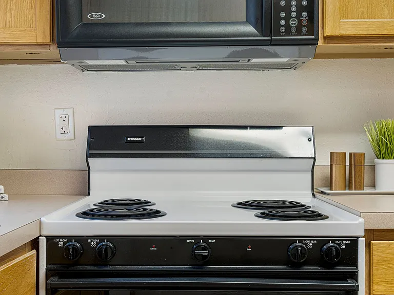 Deerfield Estates - First Months Rent FREE *Select Units Only* — Photo 19